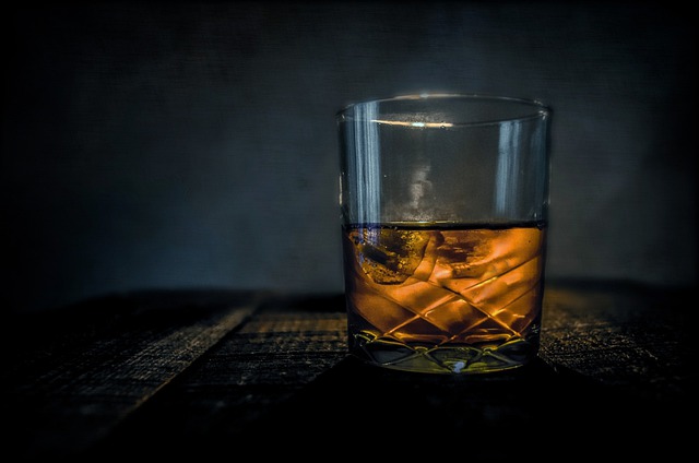 sklenice whisky
